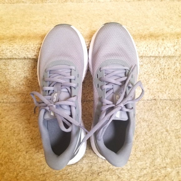 Nike Revolution 5 - Women Size 6.5 US - Picture 9 of 10